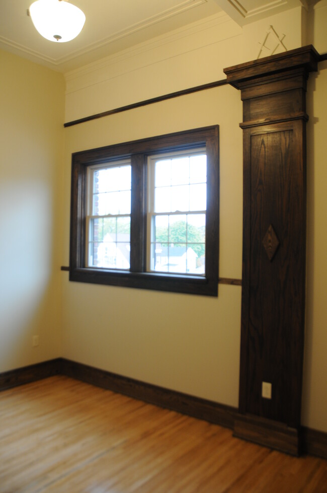 Building Photo - 165 N Central Ave