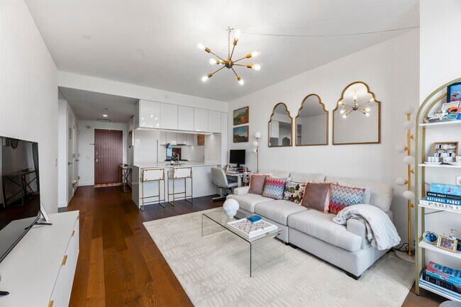 Building Photo - 99 Hudson St