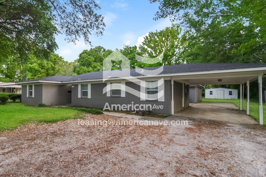 Building Photo - 2716 Colonial Dr