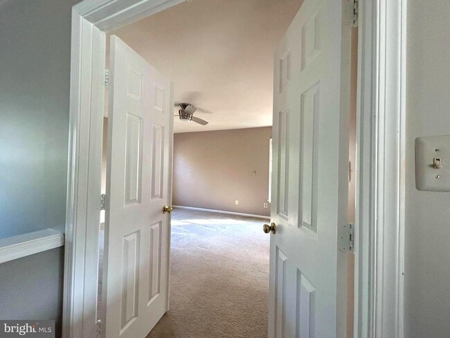 Building Photo - 5556 Village Center Dr