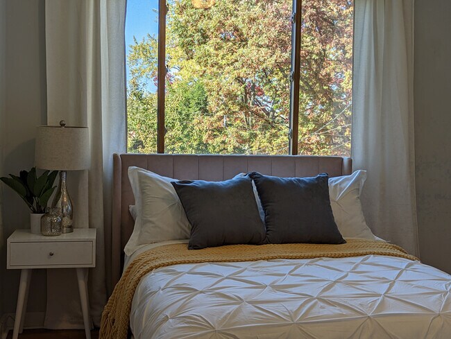 Building Photo - 600 Woodside Rd