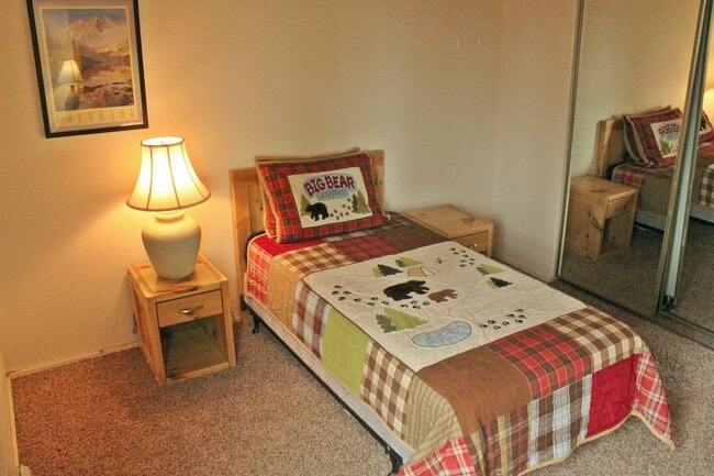 Building Photo - Treehouse Condo- 2 Bedroom/2 Bath Unit with Wifi & Clubhouse