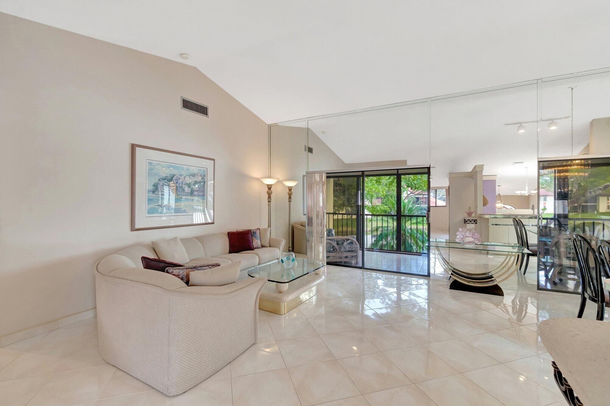 Building Photo - 10592 Tropic Palm Ave