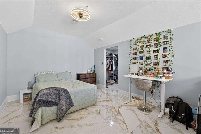 Building Photo - 1074 Peachtree Walk NE