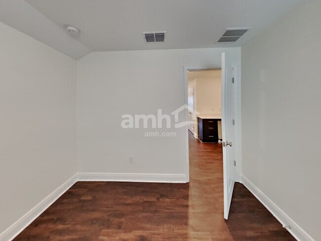 Building Photo - 27518 St Andrews Ave