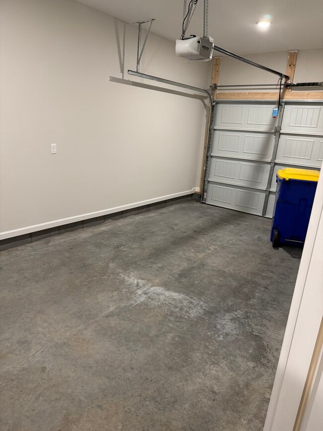 Building Photo - 205 Cherry Way