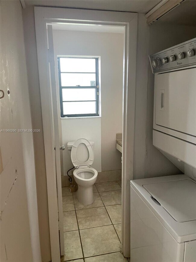 Building Photo - 2191 Bayberry Dr