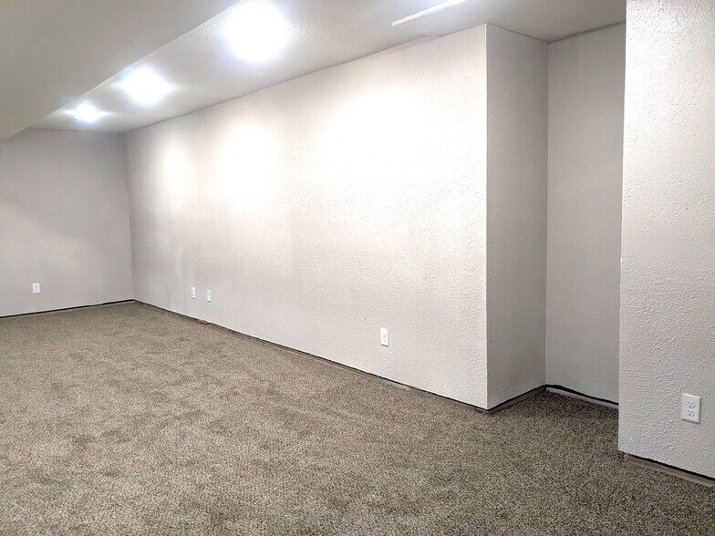 Building Photo - 14250 E 22nd Pl