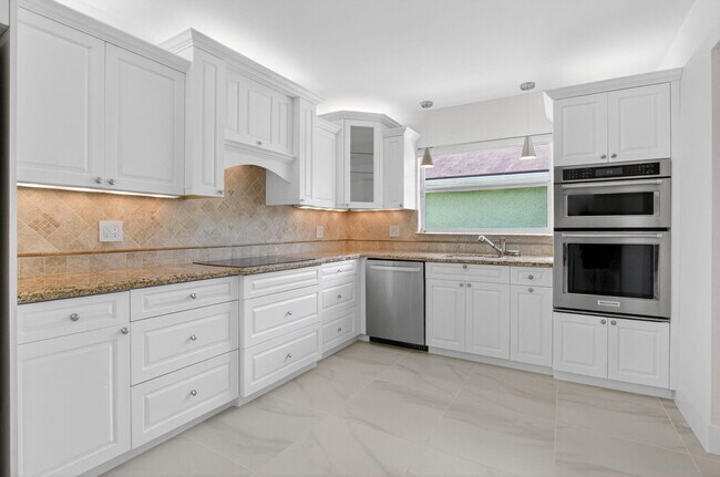 Building Photo - 9151 Pine Springs Dr