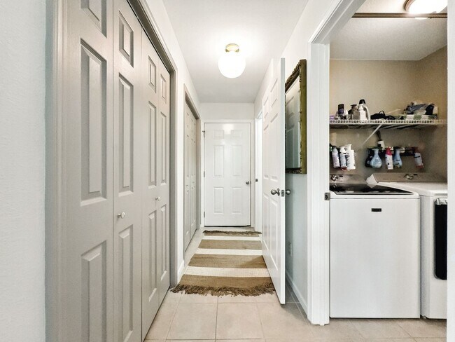 Building Photo - 4689 Inlet Ln