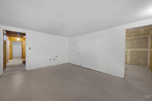 Building Photo - 981 Tamarack Cir