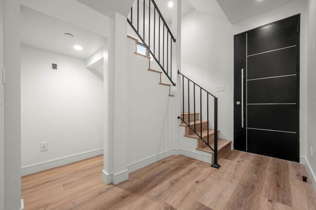 Building Photo - 1920 S Sherbourne Dr