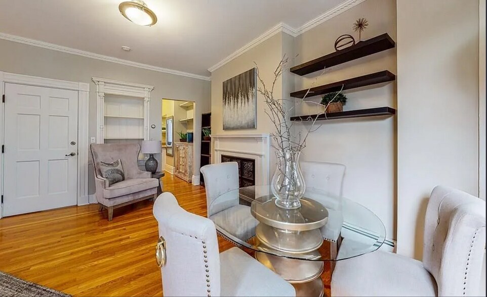 Building Photo - 256 W Newton St