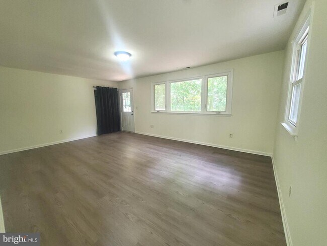 Building Photo - 161 Cooper Rd