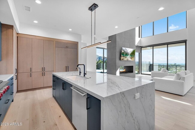 Building Photo - 6975 North 39th Pl