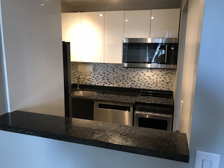 Building Photo - 25 Saint Stephen St