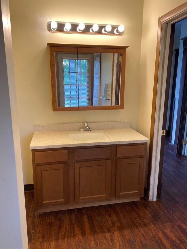 Building Photo - 326 E Liberty St