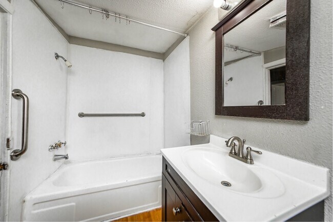 Building Photo - 308 N Scott St