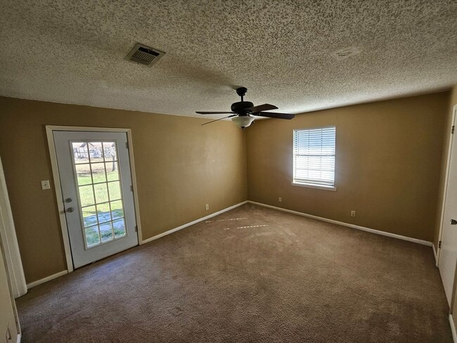 Building Photo - 168 Janice Ln