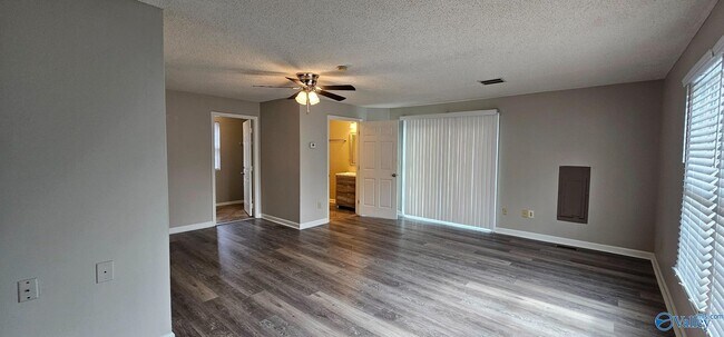 Building Photo - 140 Teal Park Ln