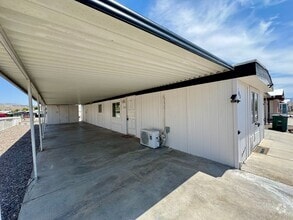 Building Photo - Cute Cozy and Centrally located