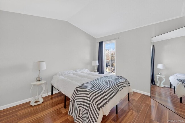 Building Photo - 90 Roundtree Ct