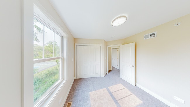 Building Photo - 516 Highlands Pkwy