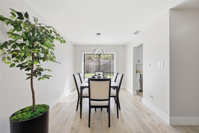 Building Photo - 645 Rosemere Cir