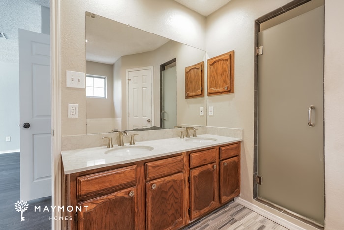 Building Photo - 4900 Oak Springs Dr