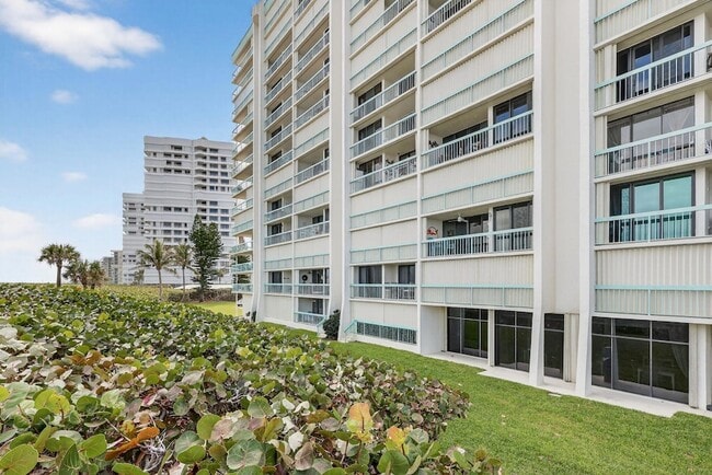 Building Photo - 9940 S Ocean Dr