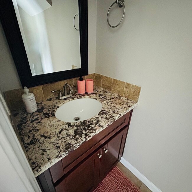 Building Photo - 718 Pine Lodge Dr