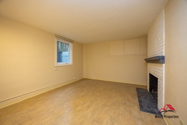 Building Photo - 3205 NE Davis St