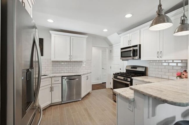 Building Photo - 828 Kirkwood Ave