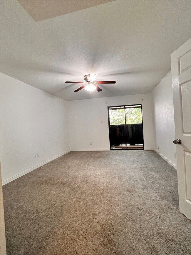 Building Photo - 3005 Walnut Bend Ln