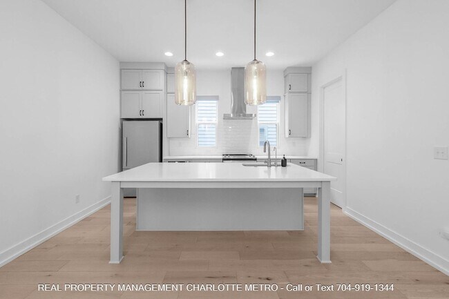 Building Photo - 1609 Parkwood Ave