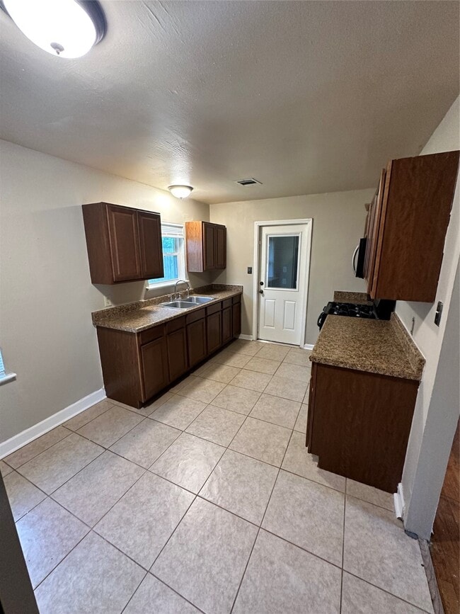 Building Photo - 5758 Belneath St