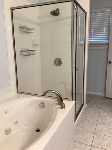 Building Photo - 3721 Oak St