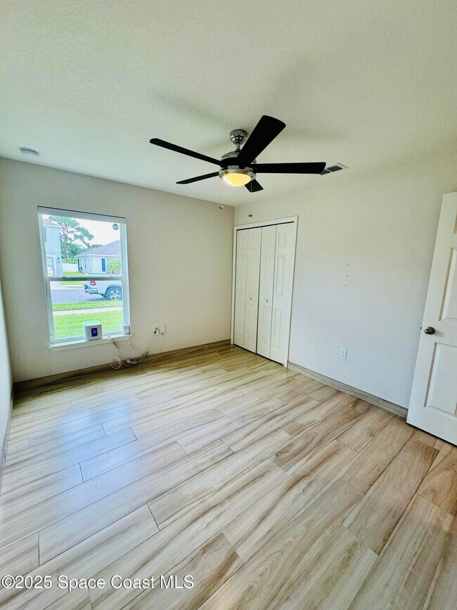 Building Photo - 1066 Dania Cir