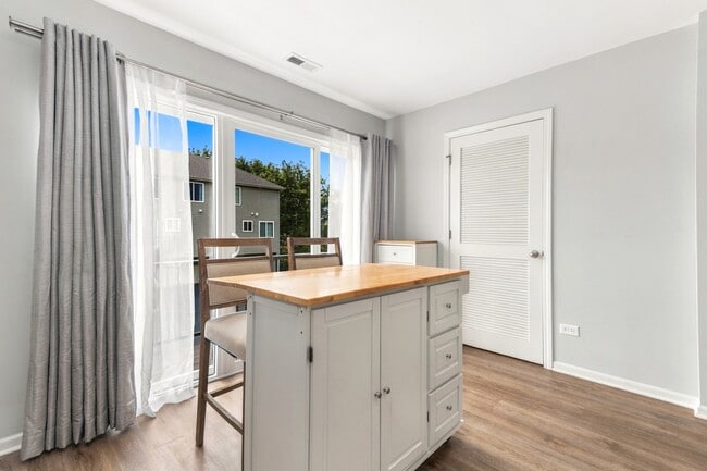 Building Photo - 24615 Patriot Square Dr S