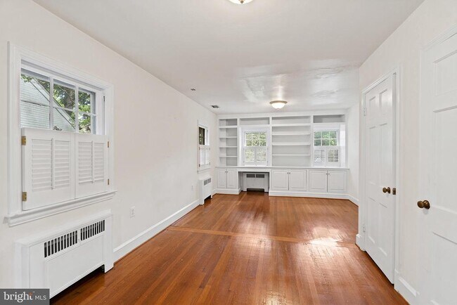 Building Photo - 4530 Dexter St NW