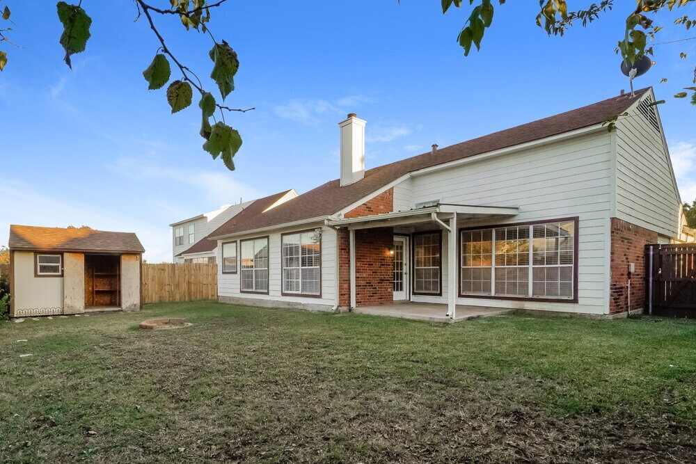Building Photo - 2504 Creekwood Ln