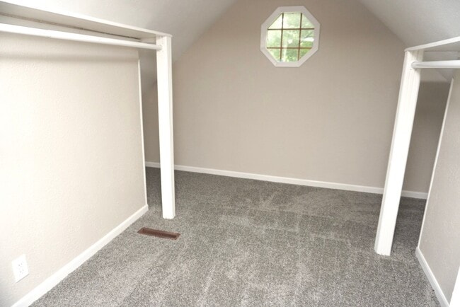 Building Photo - 3 Bedroom house