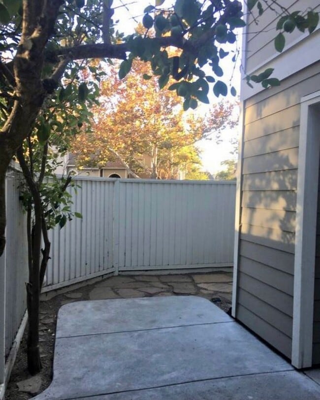 Building Photo - 6280 Ceanothus Ln