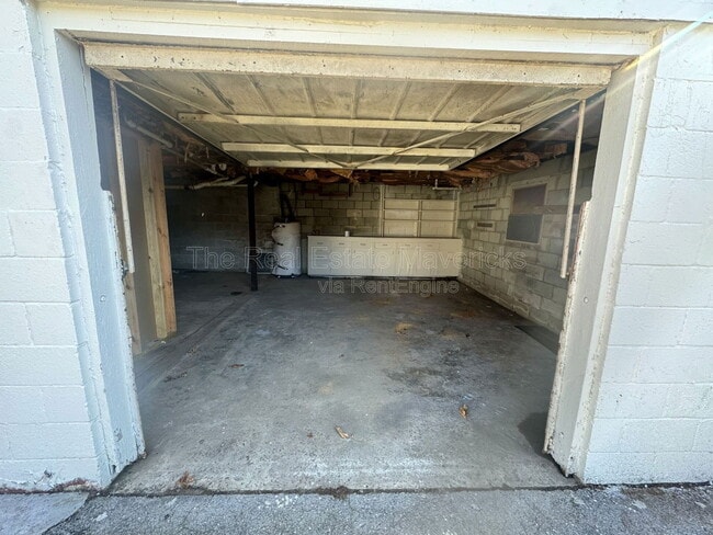 Building Photo - 1820 Tunnel Blvd