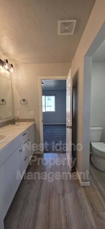 Building Photo - 2949 N Rocky Btm Wy