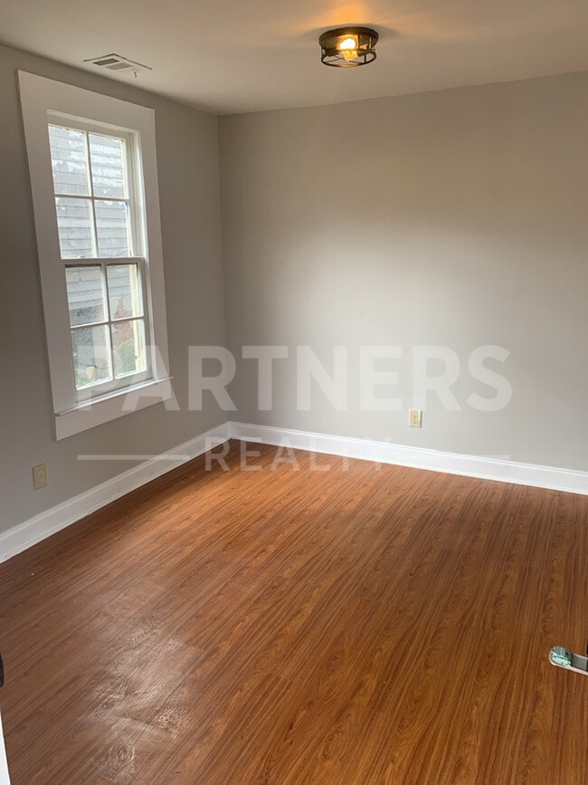 Building Photo - 121 Hanrick St