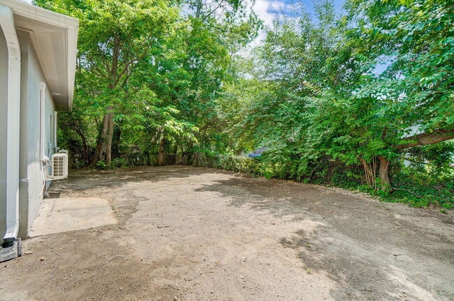 Building Photo - 3719 Kirkup Ave