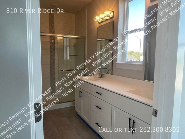 Building Photo - 810 River Ridge Dr