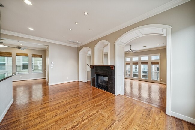 Building Photo - 2024 Vermont St