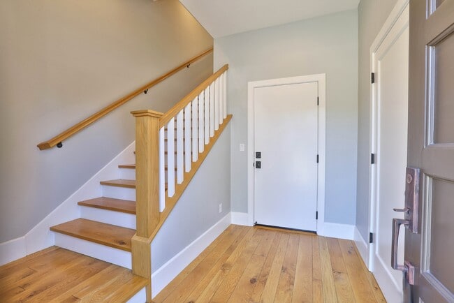 Building Photo - Modern 3-Bedroom Townhome with Rooftop Dec...